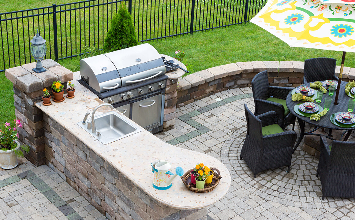 Hiring the Right Outdoor Kitchen Contractors