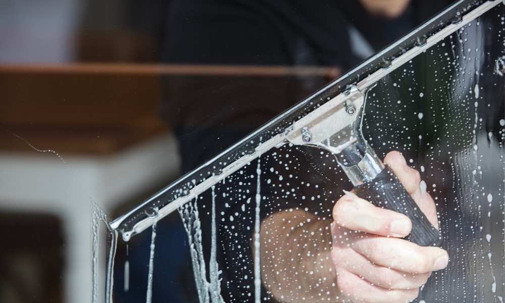 Mastering DIY Window Cleaning: Expert Tips for Crystal-Clear Windows