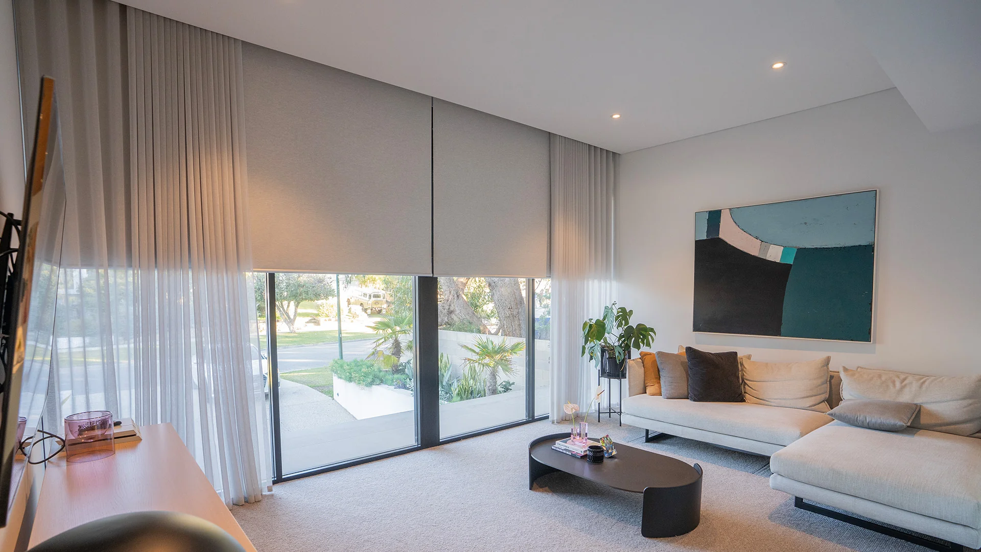 Curtains or Roller Blinds: Which is Ideal for Your House?