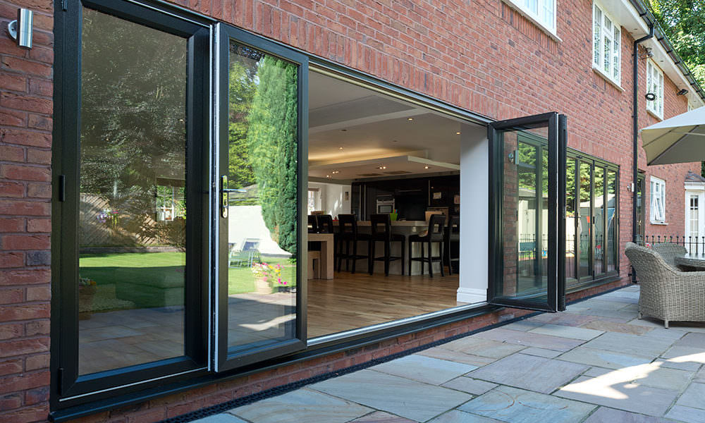How to Choose Folding Doors, Sliding Doors, and Casement Doors for Apartments